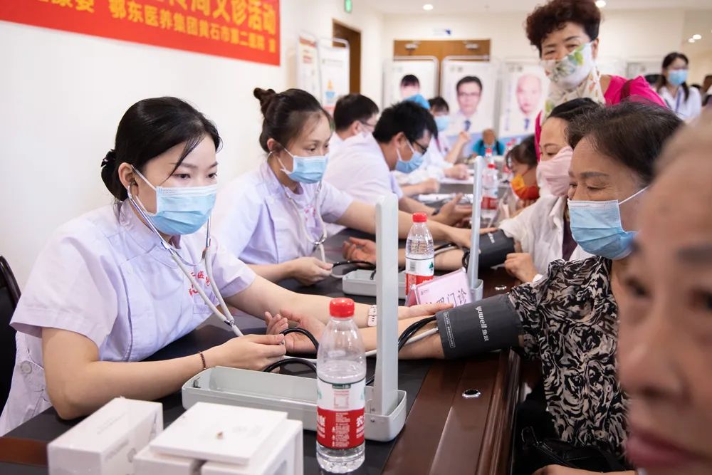 举办现场义诊咨询活动001.jpg