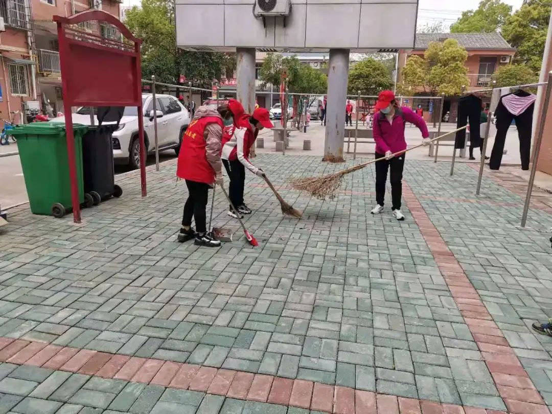 1694684021234818.jpg 医养集团赴包保社区开展“洁城风暴”志愿服务活动.jpg